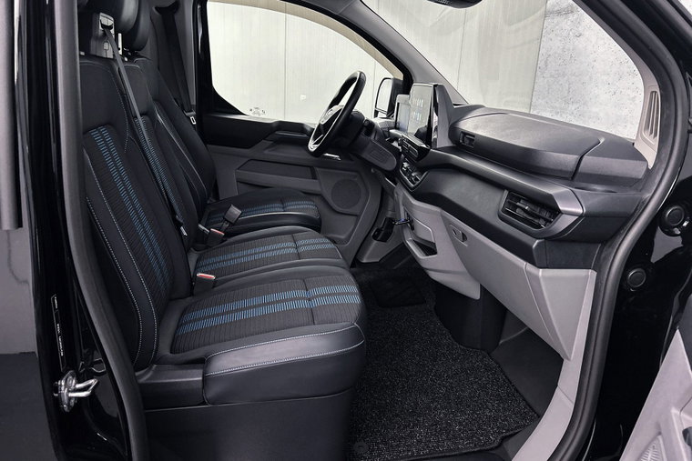 Vehicle Image 25