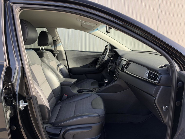 Vehicle Image 32