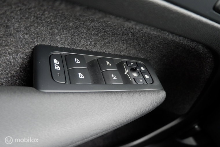 Vehicle Image 28