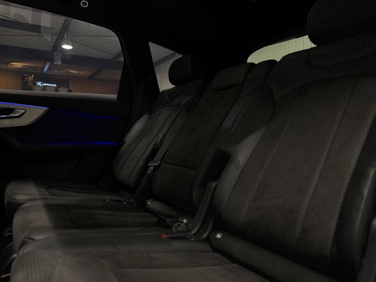 Vehicle Image 52