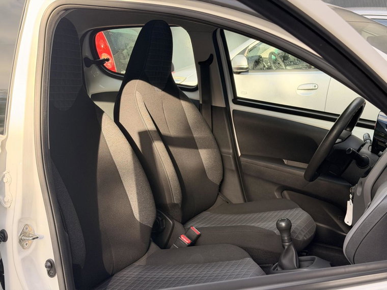 Vehicle Image 12