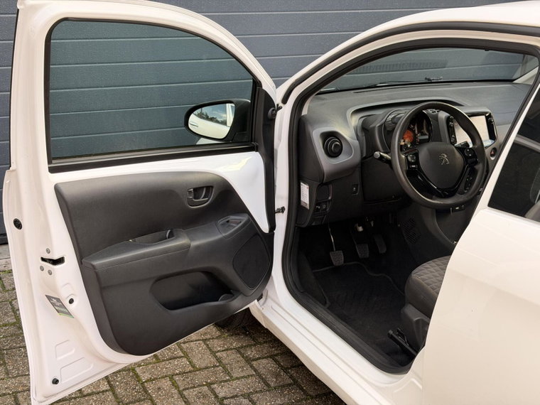 Vehicle Image 14