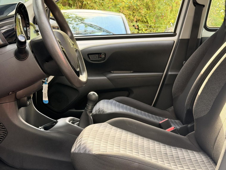 Vehicle Image 15