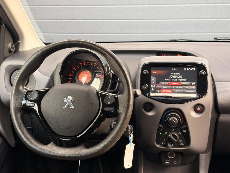 Vehicle Image 17