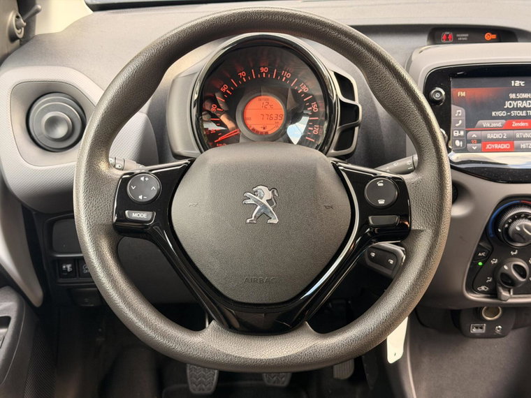 Vehicle Image 18