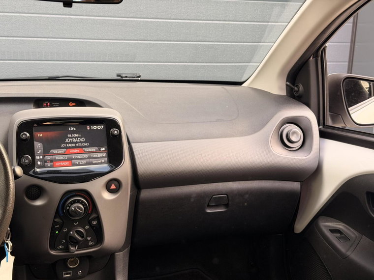 Vehicle Image 22
