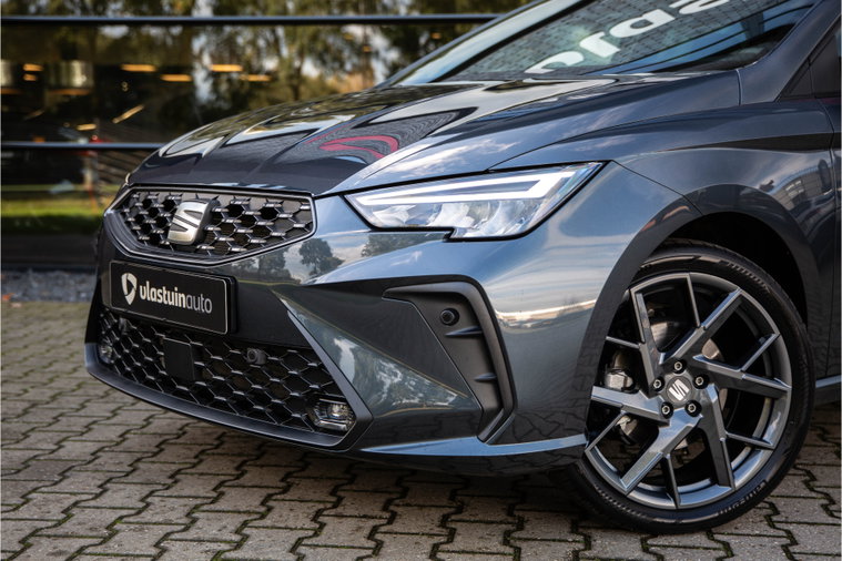 Vehicle Image 6
