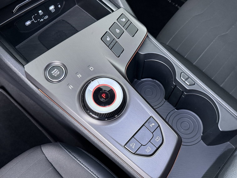 Vehicle Image 32