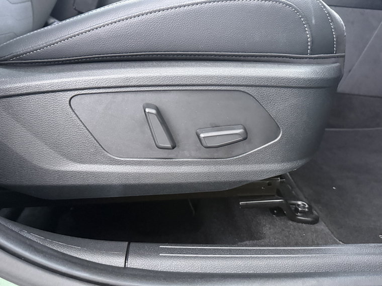 Vehicle Image 42