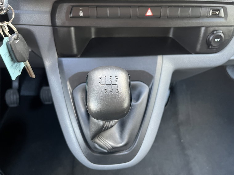 Vehicle Image 32