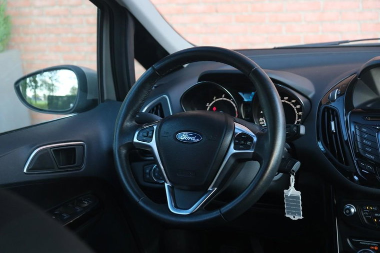 Vehicle Image 12
