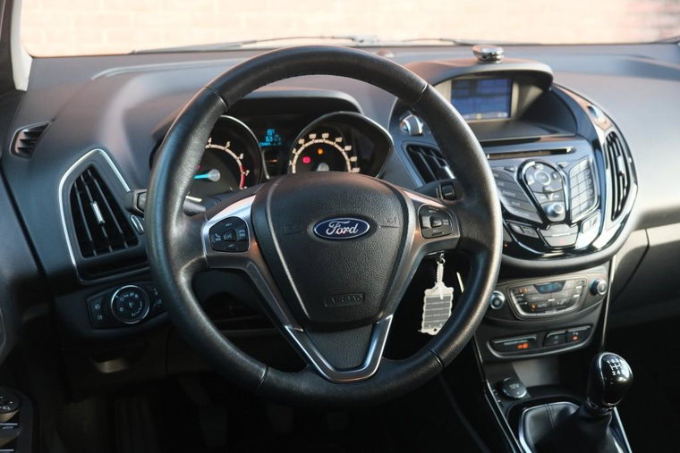 Vehicle Image 14