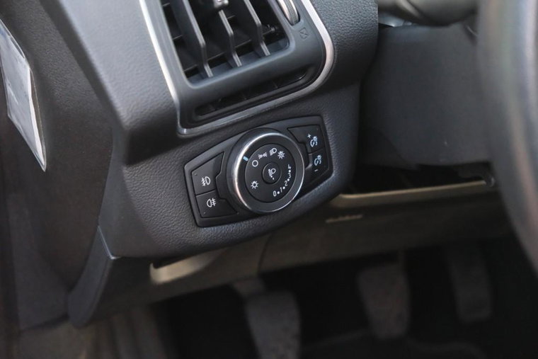 Vehicle Image 25