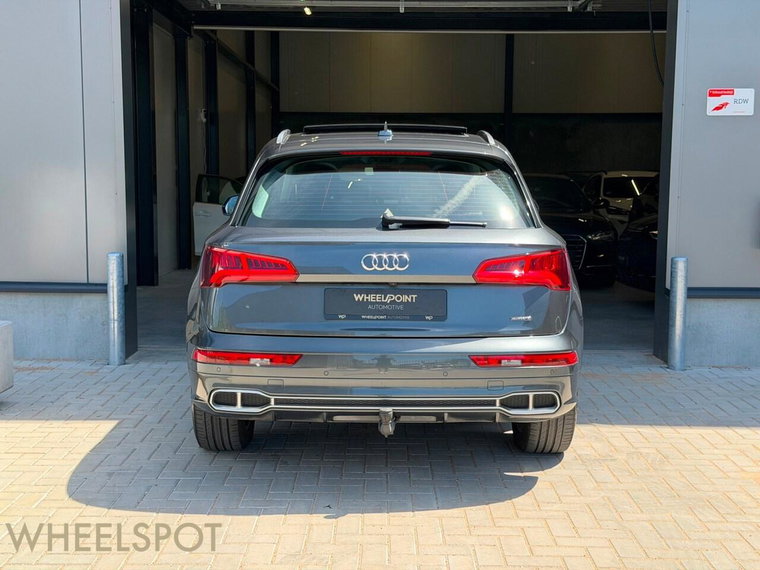 Vehicle Image 6