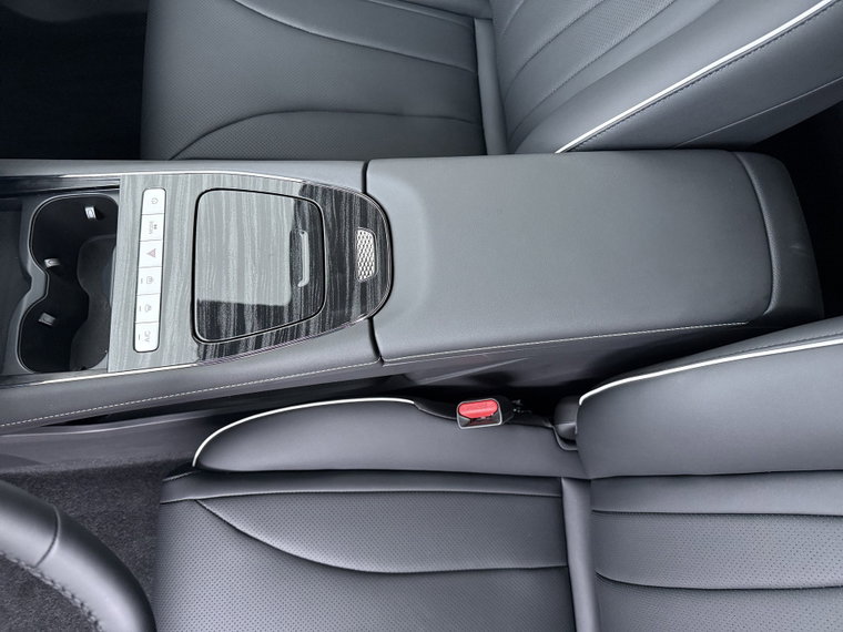 Vehicle Image 33