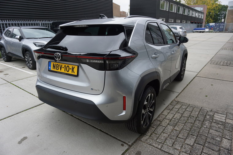 Vehicle Image 5