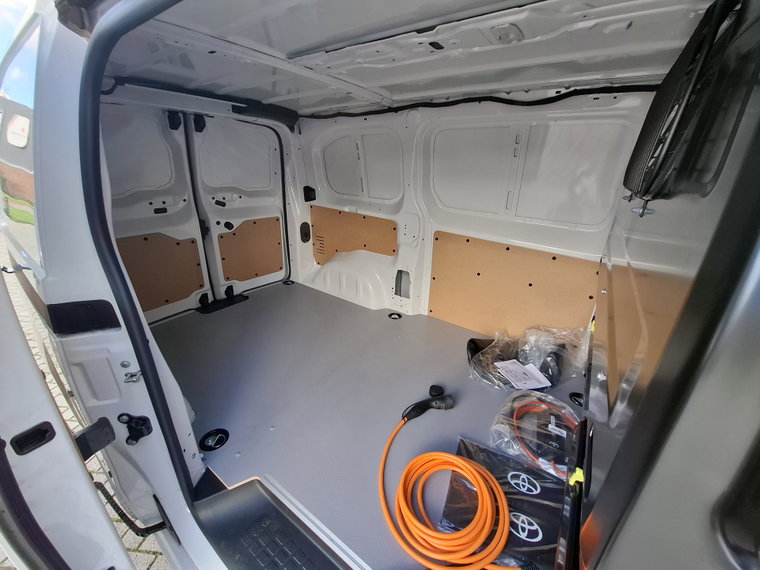 Vehicle Image 13