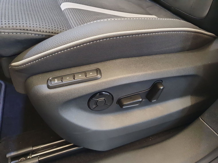 Vehicle Image 24