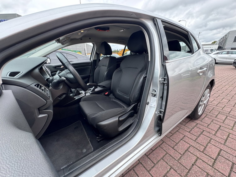Vehicle Image 21
