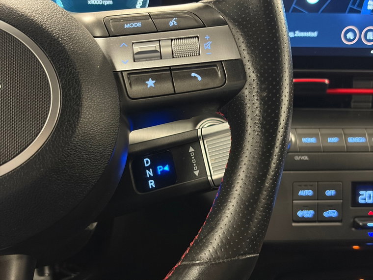 Vehicle Image 16