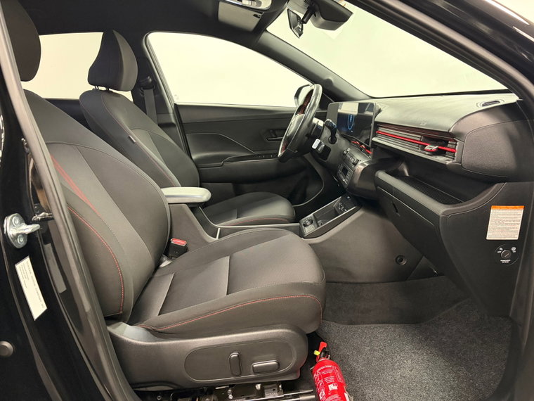 Vehicle Image 32