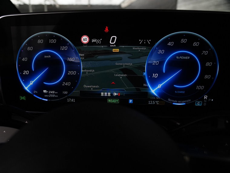 Vehicle Image 33