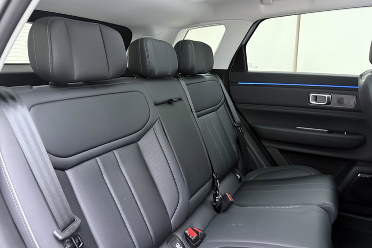 Vehicle Image 16