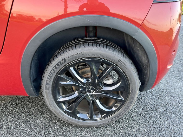 Vehicle Image 25