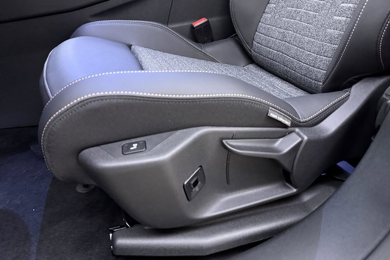 Vehicle Image 22