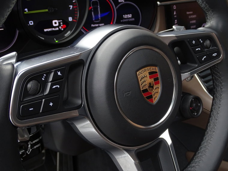 Vehicle Image 21