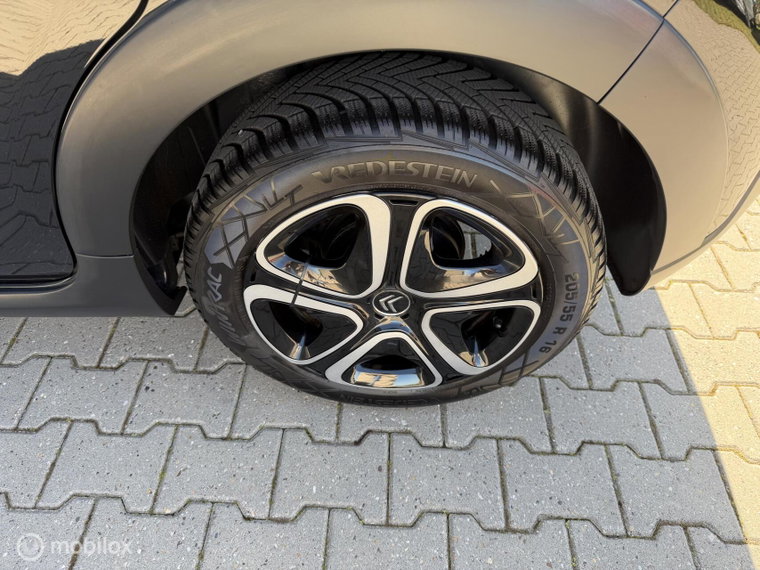 Vehicle Image 21