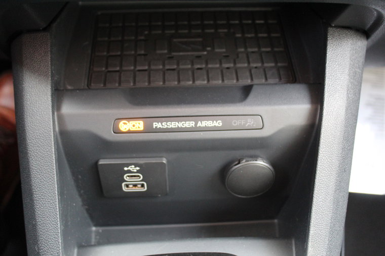 Vehicle Image 25