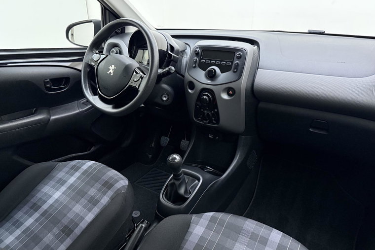 Vehicle Image 13
