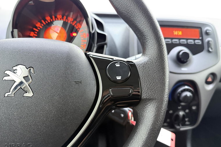 Vehicle Image 16