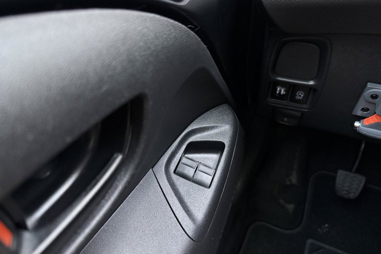 Vehicle Image 17