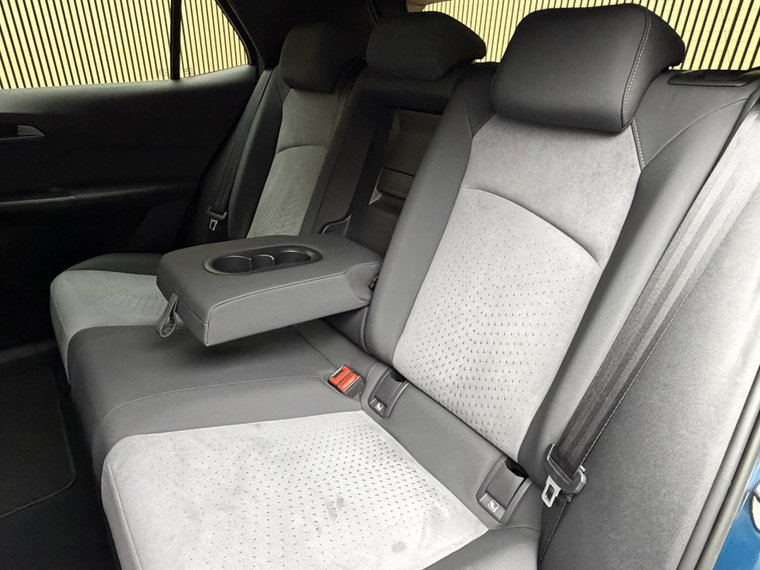 Vehicle Image 23