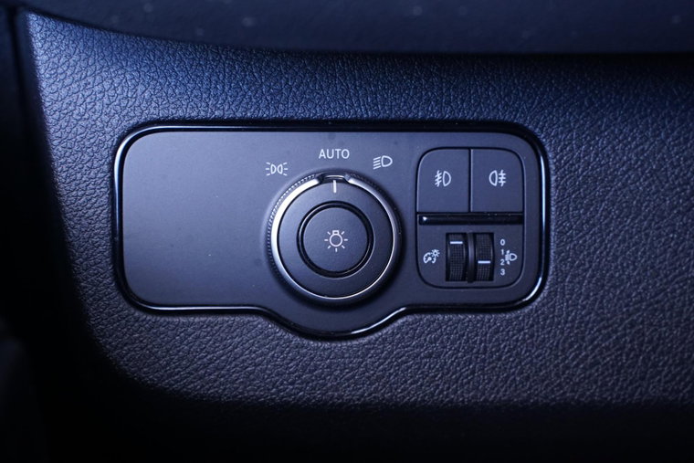 Vehicle Image 40