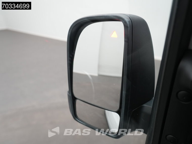 Vehicle Image 39