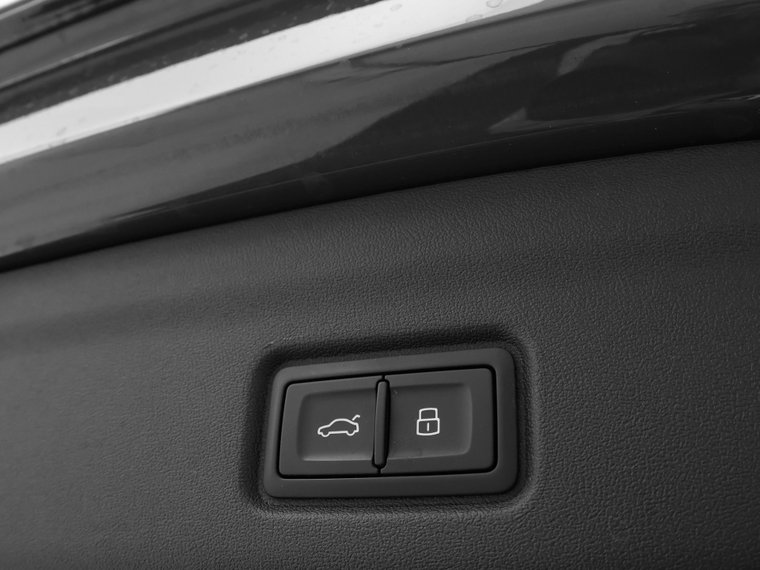 Vehicle Image 28