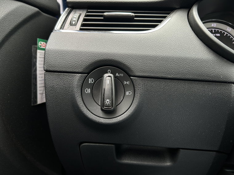 Vehicle Image 28