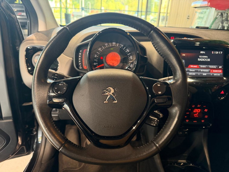 Vehicle Image 21