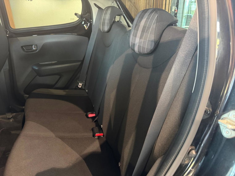 Vehicle Image 33