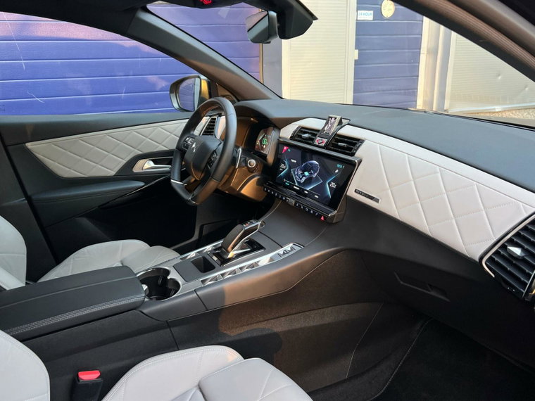 Vehicle Image 19