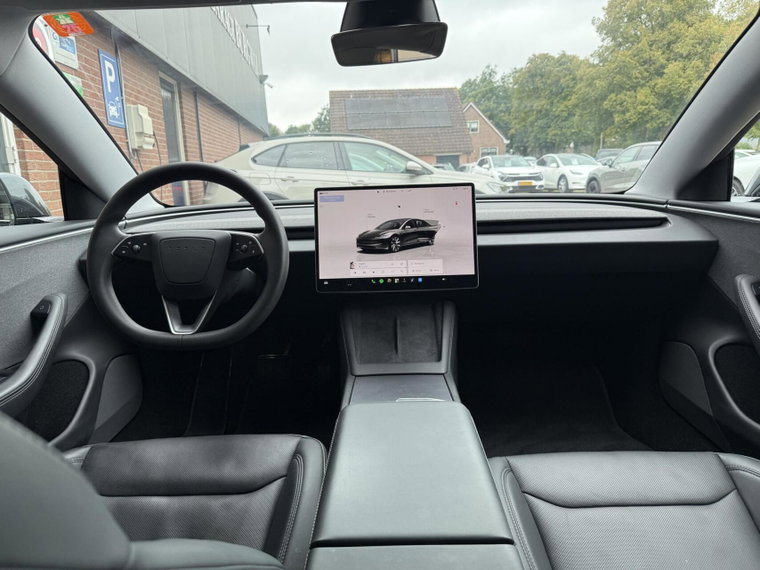 Vehicle Image 17
