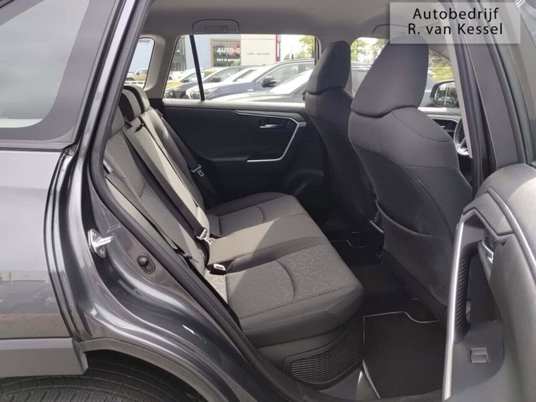 Vehicle Image 16