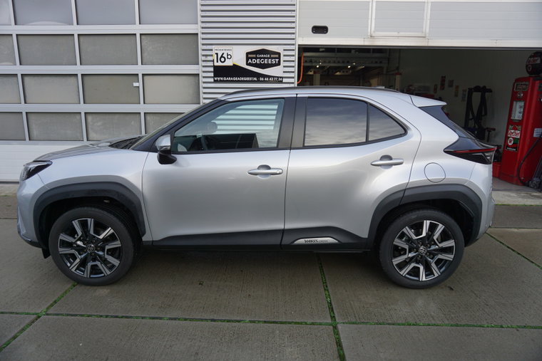 Vehicle Image 2