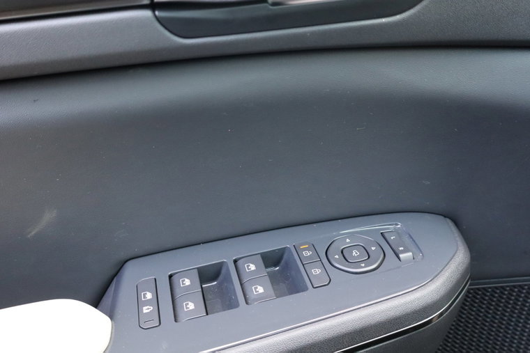 Vehicle Image 24