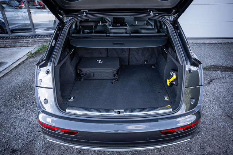 Vehicle Image 13