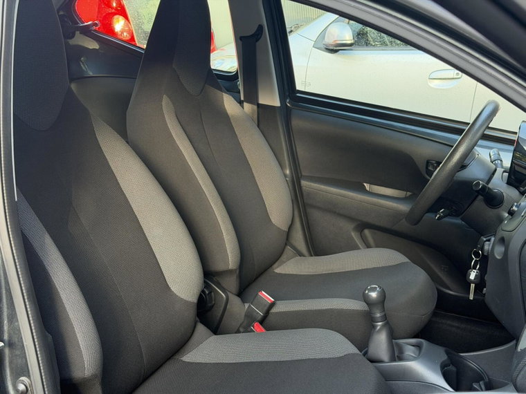 Vehicle Image 12