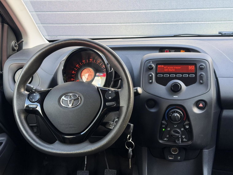 Vehicle Image 15
